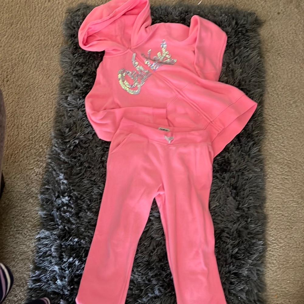 Girls jogging outfit